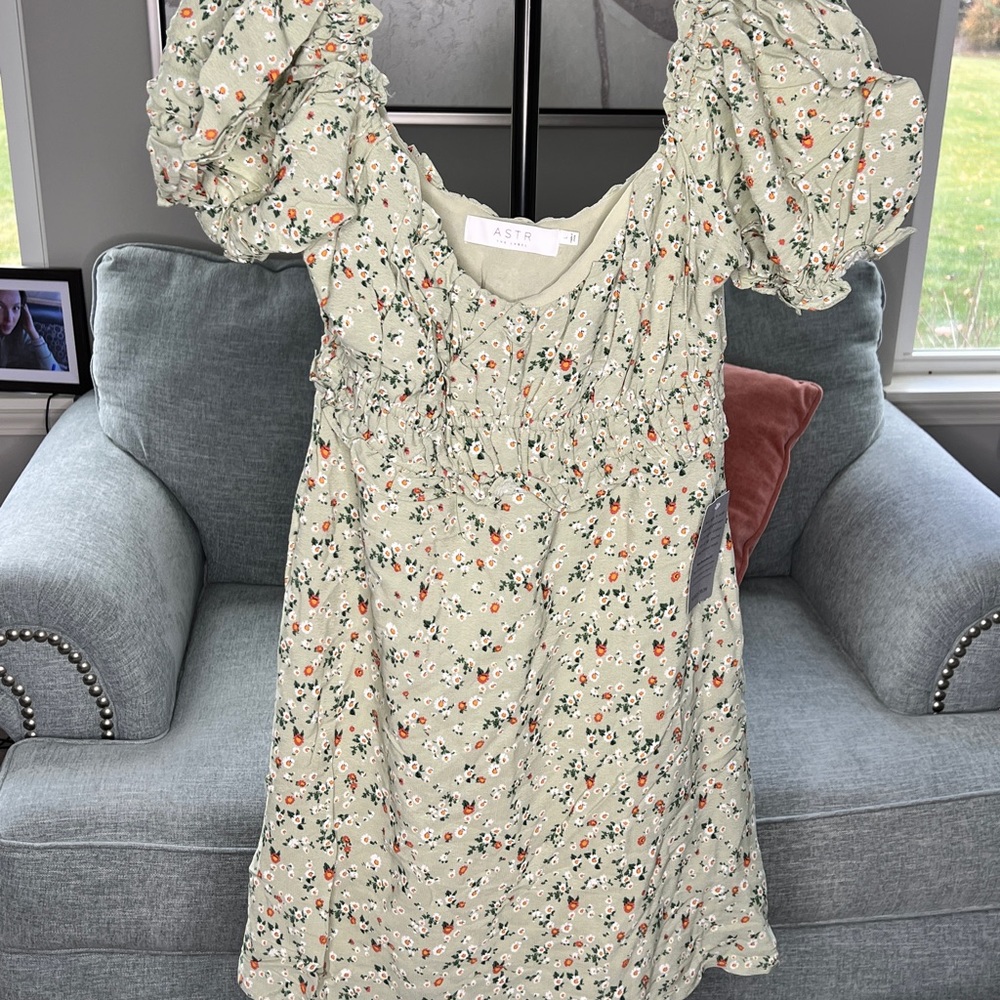 Women puff sleeve dress by astr the label, floral mini dress size L